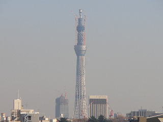 東京スカイツリー、平成22年12月28日撮影(東京都文京区千駄木3丁目から) 東京スカイツリー、平成22年12月28日撮影(東京都文京区千駄木3丁目から)